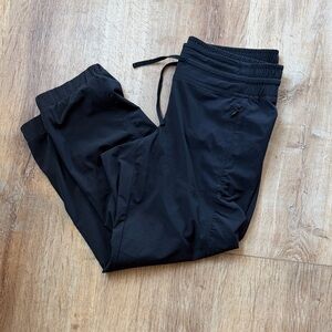 Women’s Athleta Size 0 Black Athletic Capri Jogger Pants